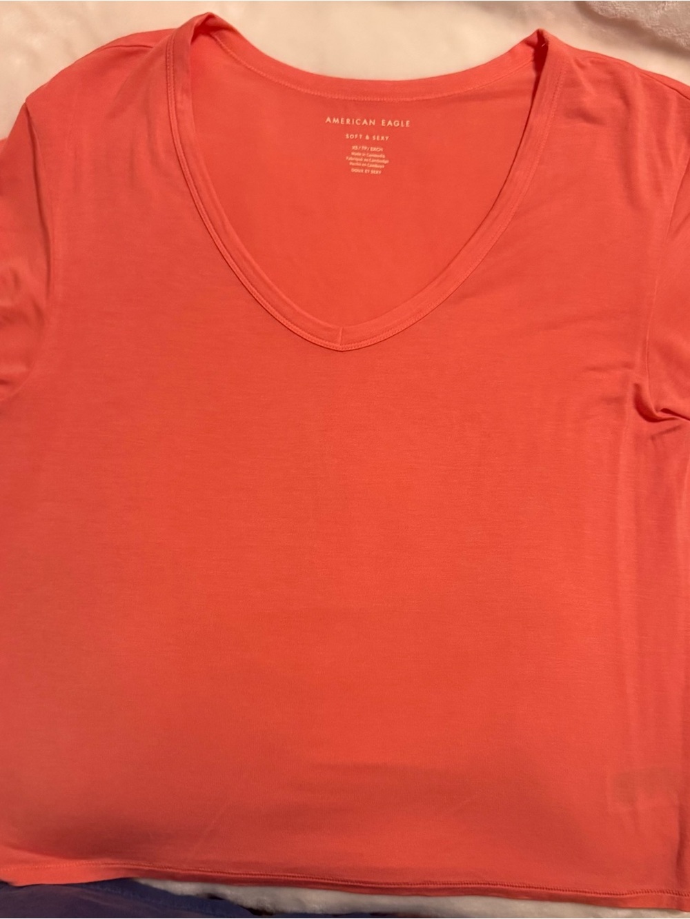 American Eagle Outfitters Coral V-Neck Short Sleeve Tee